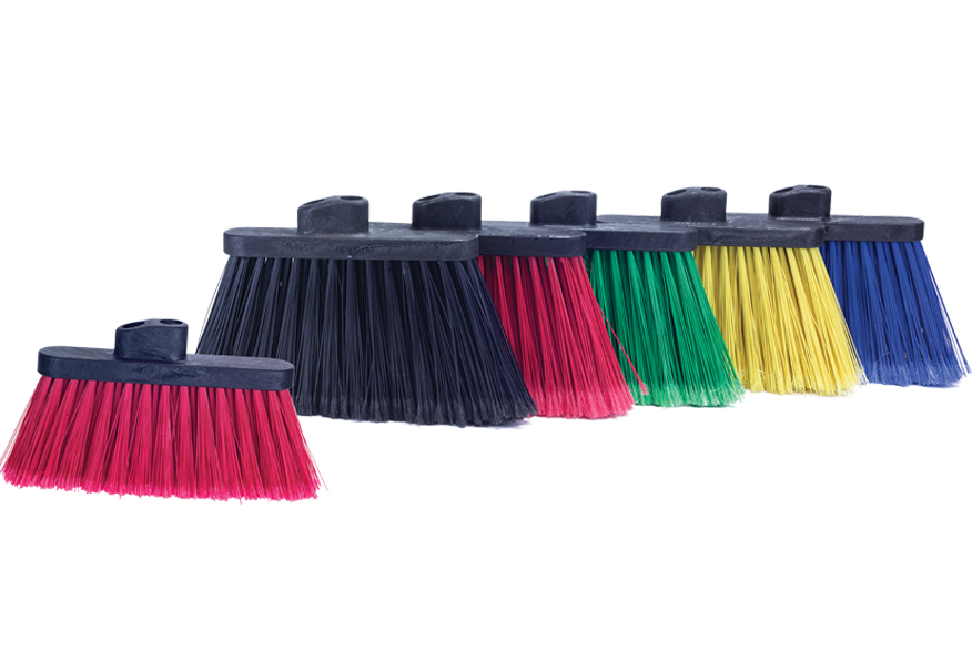 ESCOBA ANGULAR PVC NEGRA 8306K